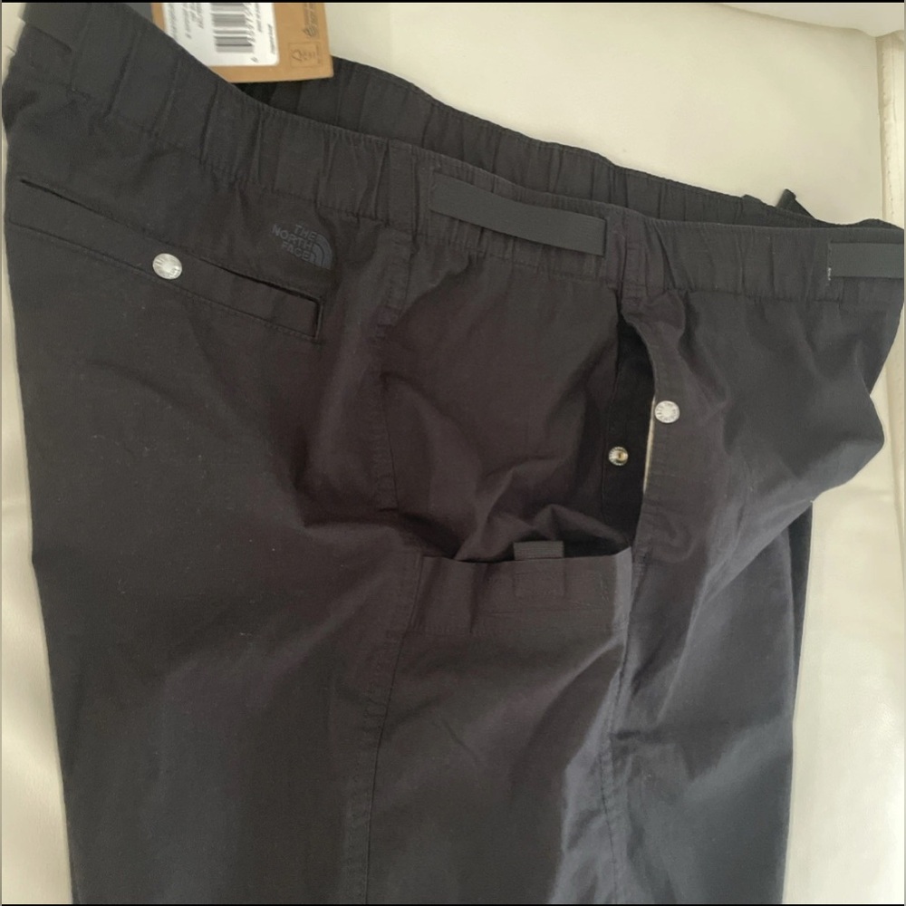 NWT The North Face Ripstop Cargo EZ Shorts
Men’s XXL - Picture 5 of 8